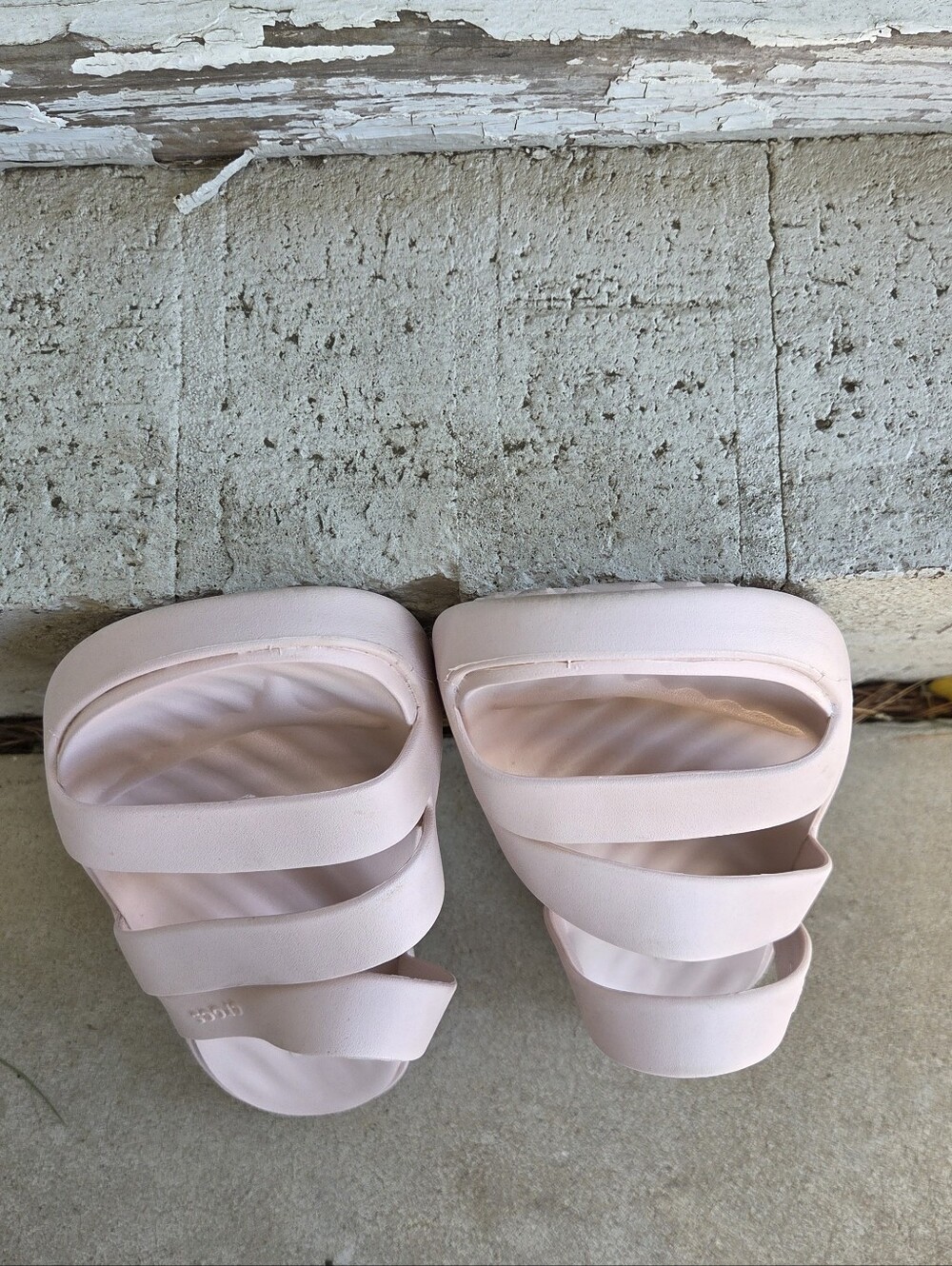 CROCS Getaway Strappy Sandal Women's Size 10 in Quartz - Picture 3 of 13